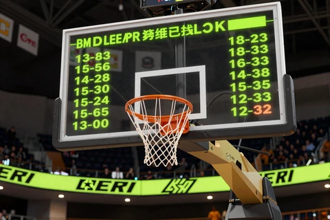Basketballkorb mit Live-Stats-Screen in Neon-Lime - Golazzo Live-Wetten Basketball